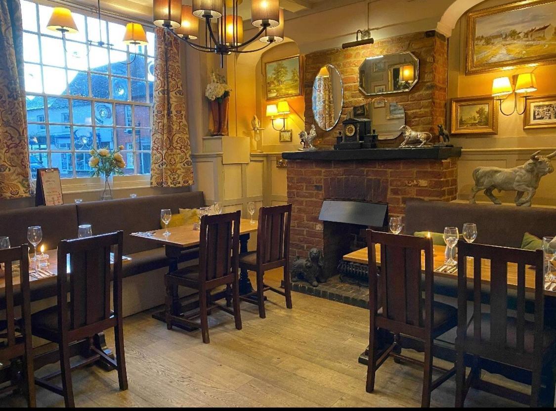 The Bull Hotel ストーニー・ストラットフォード エクステリア 写真